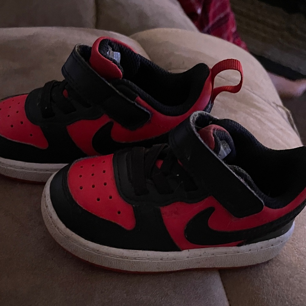 Nike Kids Black and Red Sneakers
